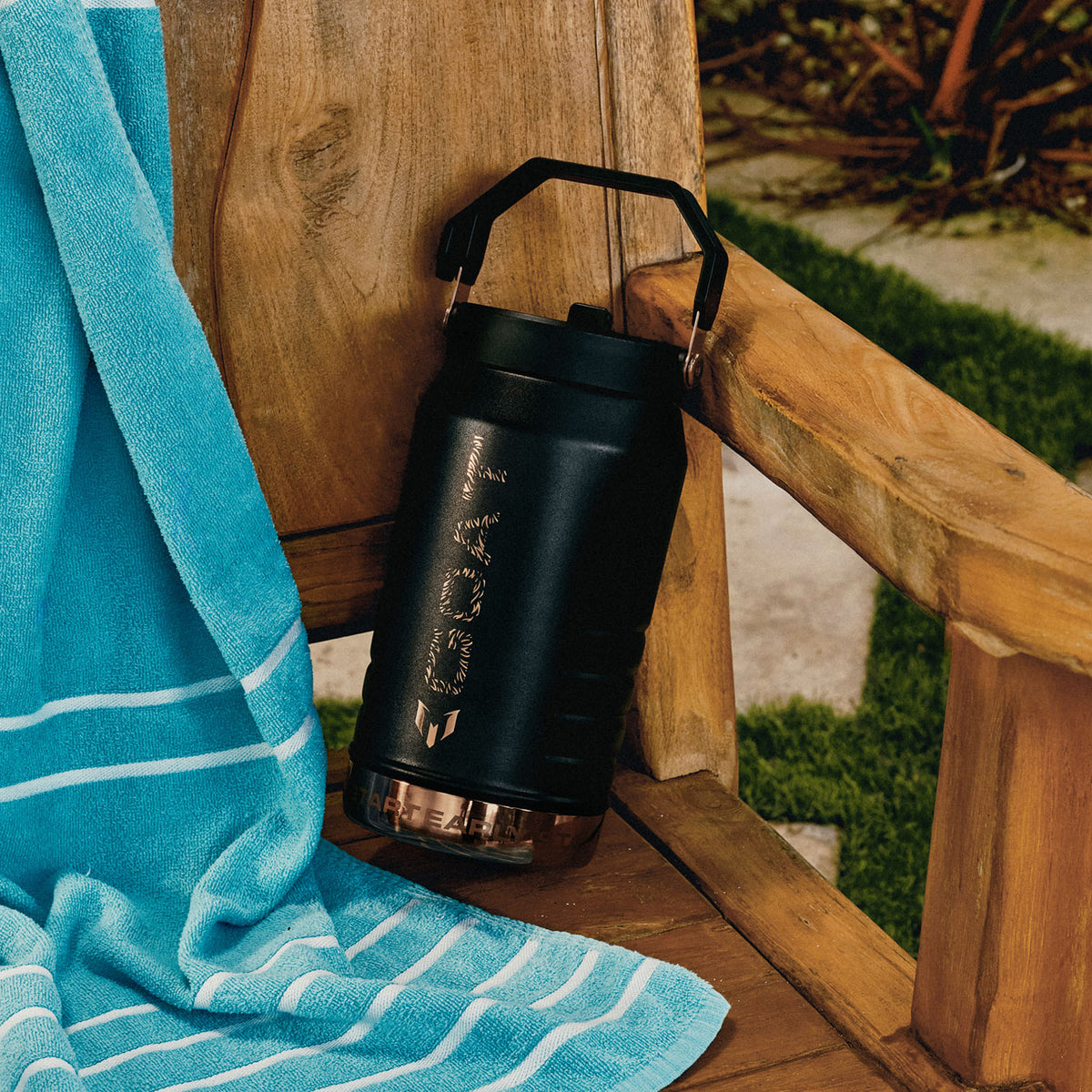 Messi x Stanley 1913 IceFlow™ Flip Straw Jug