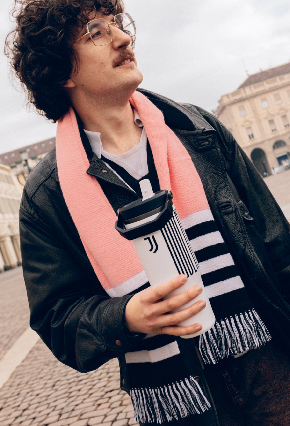 Stanley 1913 x Juventus The IceFlow™ Flip Straw 2.0 Tumbler - Lifestyle3