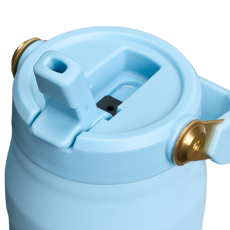 Stanley 1913 Messi x Stanley 1913 IceFlow™ Flip Straw 2.0 Bottle in Messi Striker Blue | Lid Detailed View