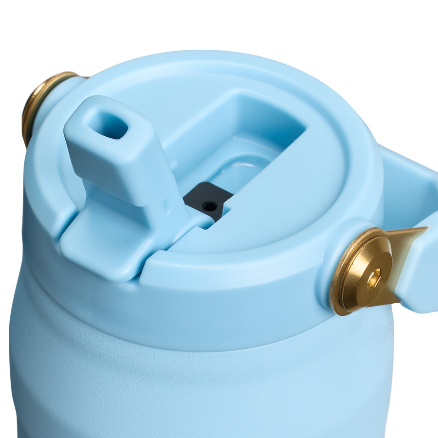 Stanley 1913 Messi x Stanley 1913 IceFlow™ Flip Straw 2.0 Bottle in Messi Striker Blue