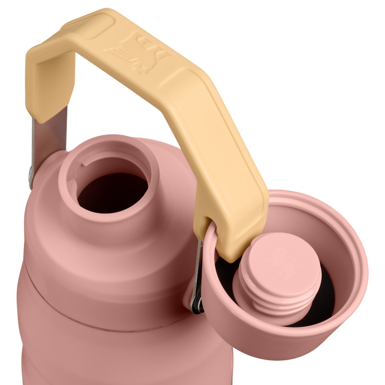 Stanley 1913 IceFlow™ Bottle with Fast Flow Lid 24 OZ in Peach Rose | Lid Detailed View