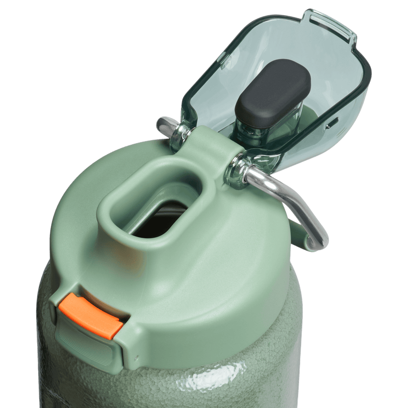 Stanley 1913 The Wellspring Bottle 24 OZ in Hammertone Green | Lid Detailed View