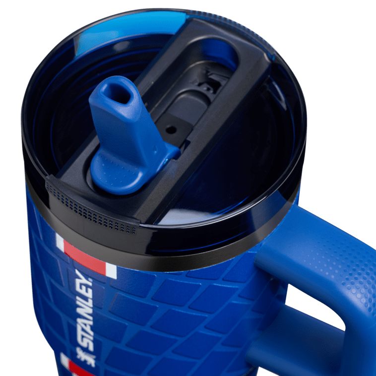 Stanley 1913 Stanley 1913 x Paris Saint-Germain Quencher® ProTour Flip Straw Tumbler in PSG Nouveau | Lid Detailed View
